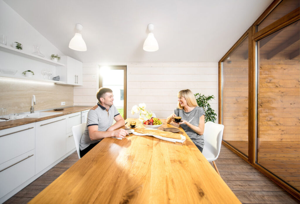 Living in Lincolnia Park: A Friendly Community with Green Spaces and Suburban Charm
